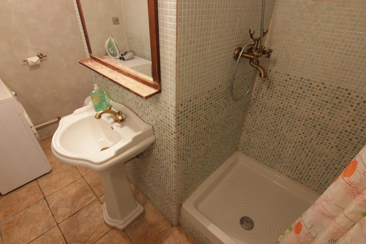 Cool 1 Bedroom Prokopska Apartment In Mala Strana Praha Bagian luar foto