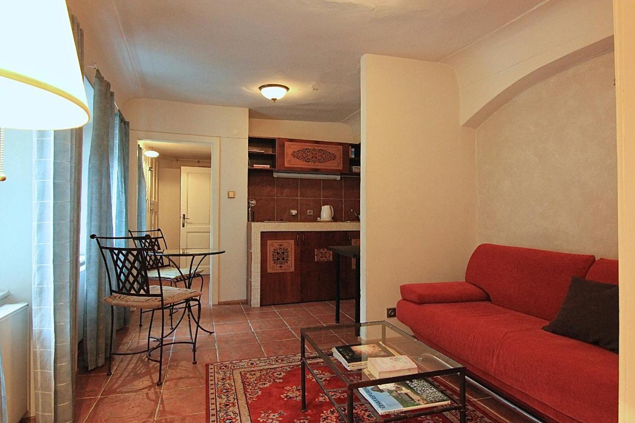 Cool 1 Bedroom Prokopska Apartment In Mala Strana Praha Bagian luar foto