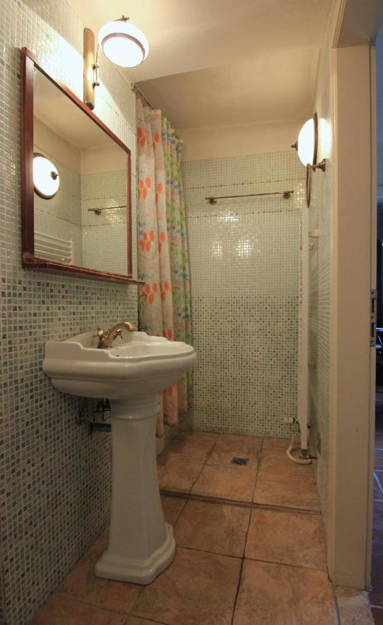 Cool 1 Bedroom Prokopska Apartment In Mala Strana Praha Bagian luar foto